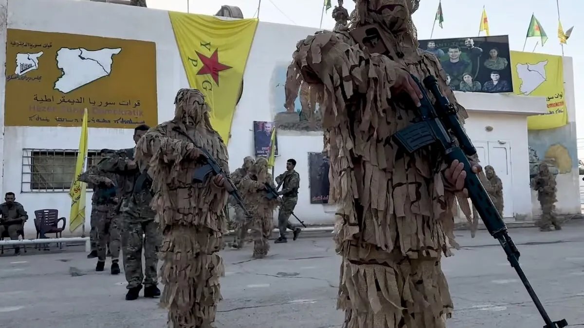 تصاعد التوتر في دير الزور: "قسد" تستهدف مواقع للجيش السوري والأمن الداخلي وتتبادل الاتهامات مع دمشق