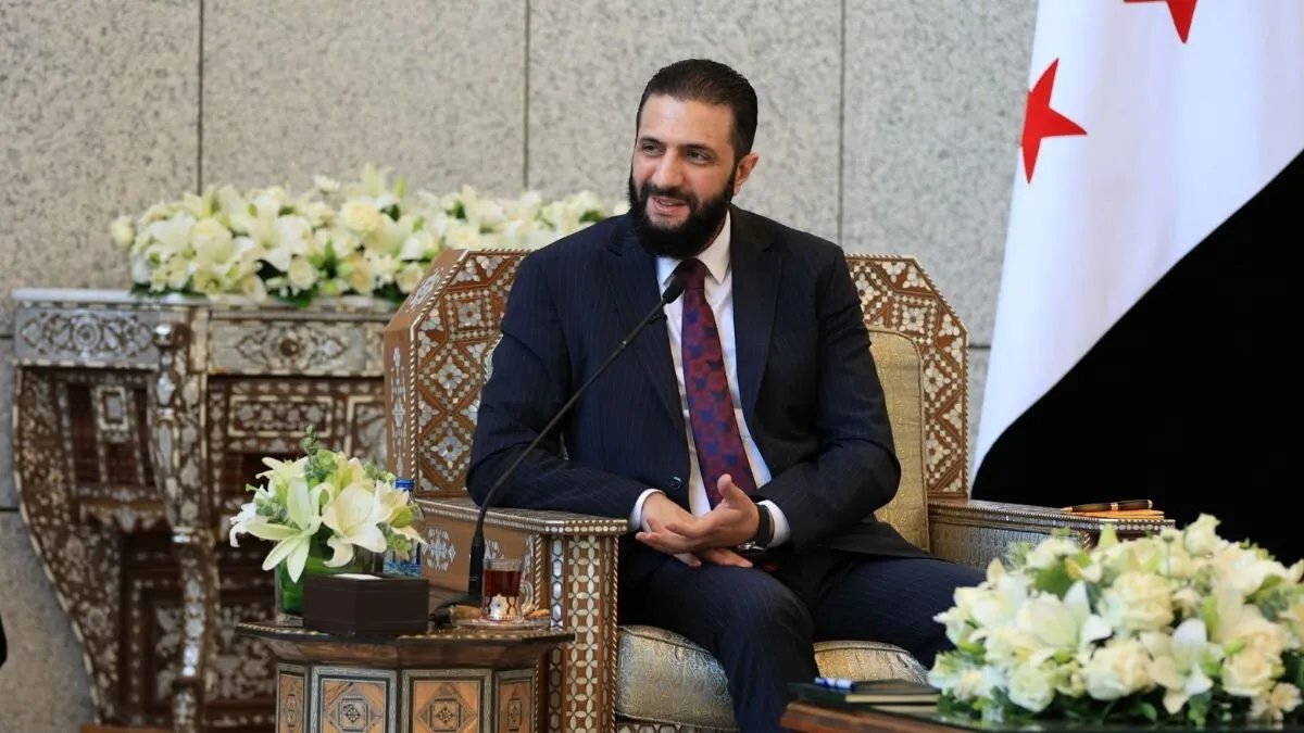 الشرع يكشف عن وساطات للتفاهم مع الأكراد ويصف طروحات التقسيم بـ"الحالمة"