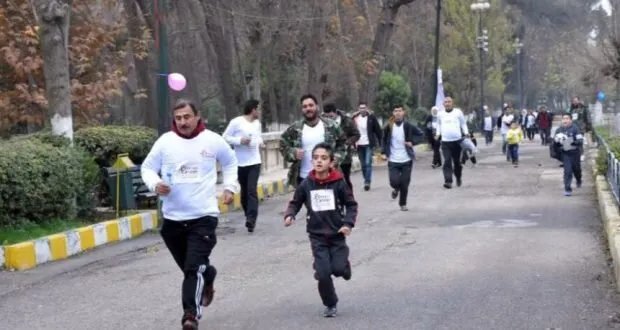 المشي: علاج شامل يقلل الاكتئاب ويخفض خطر الوفاة المبكرة بنسبة 33%