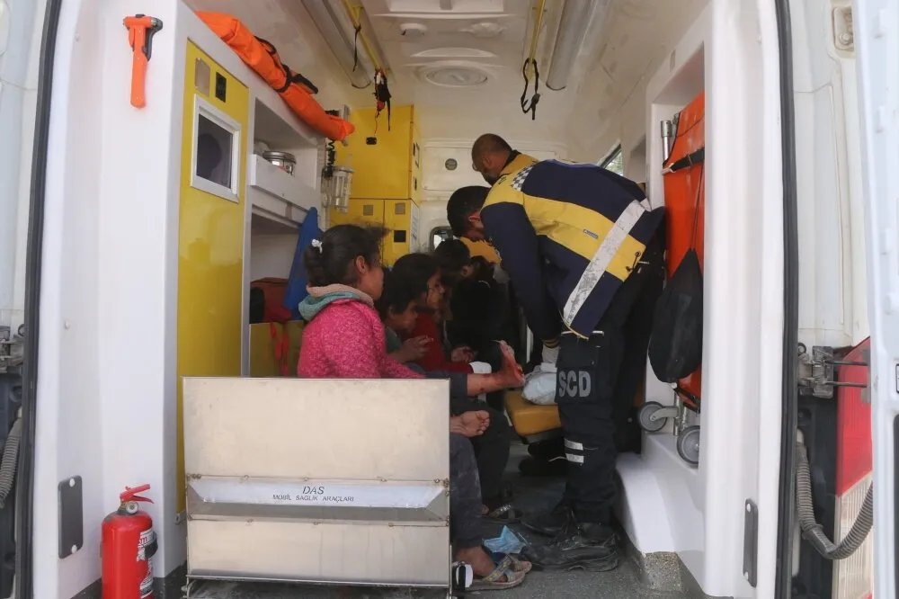 مأساة في معرة النعمان: إصابة 5 أطفال بانفجار لغم أرضي أثناء رعي الأغنام