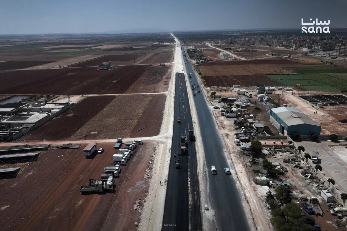 إدلب: بدء أعمال المرحلة الجديدة لتأهيل طريق إدلب – معرة مصرين الحيوي