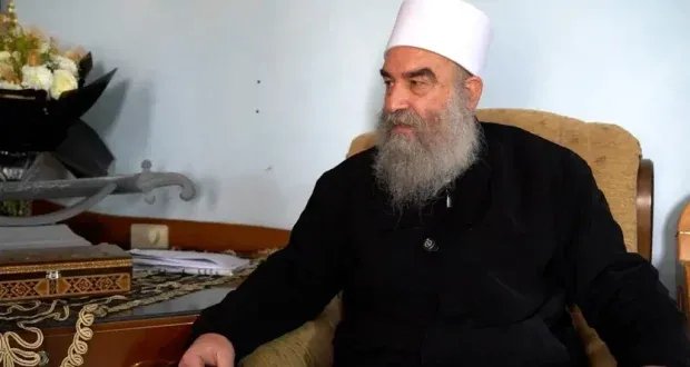 الشيخ الهجري يواجه معارضة داخلية ودولية لمساعي الانفصال في السويداء: مستقبل سياسي على المحك