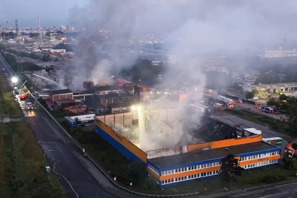هامبورغ: إصابات وحريق ضخم وانفجارات تهز الميناء وتوقف حركة المرور