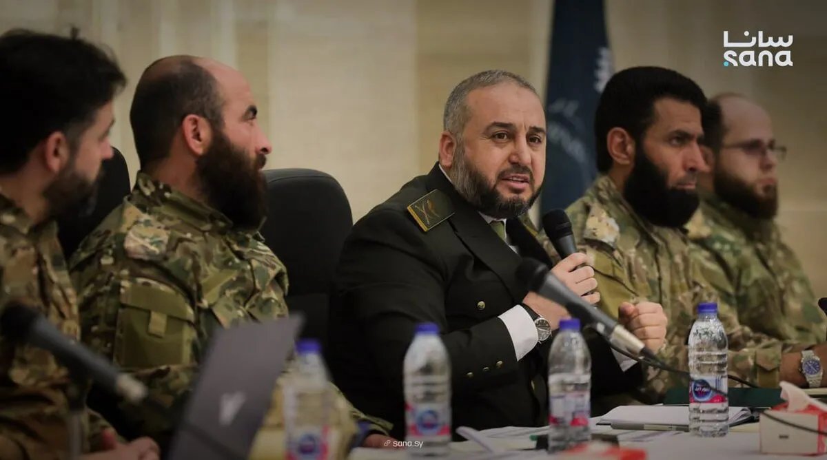 وزير الدفاع السوري يناقش آخر المستجدات مع قادة الفرق العسكرية