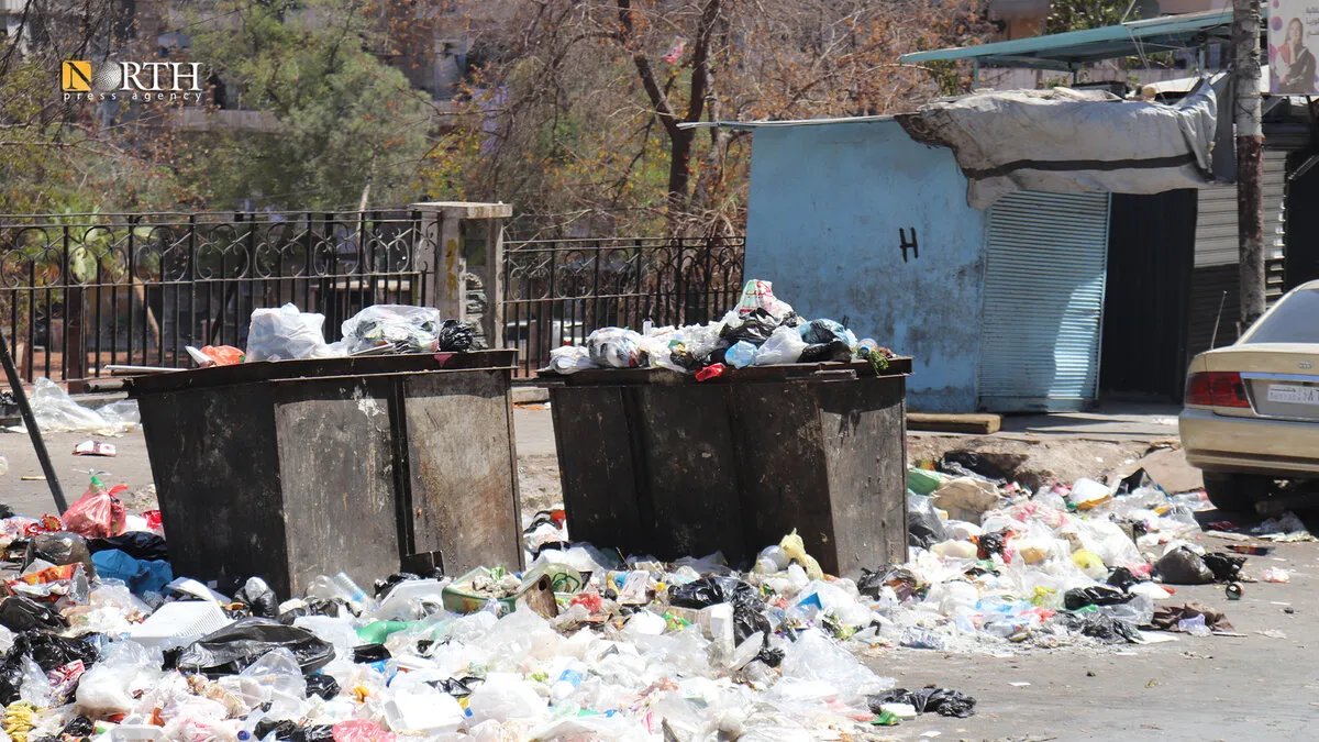 تزايد شكاوى سكان الأحياء الكردية في حلب من تراكم القمامة والبلدية تستجيب