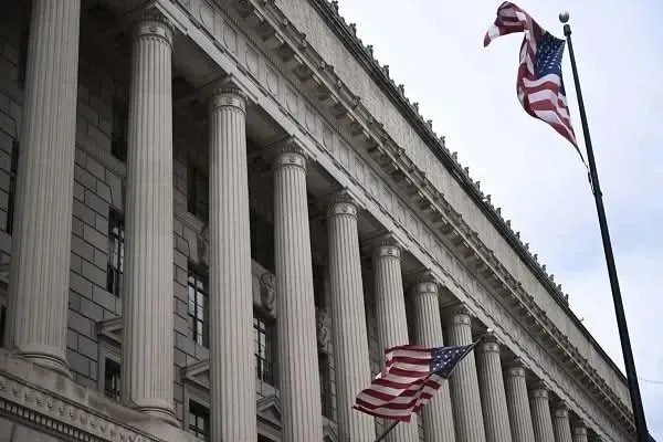 أمريكا تفرض رسومًا جمركية على واردات الصلب من عشر دول.. والإمارات في القائمة