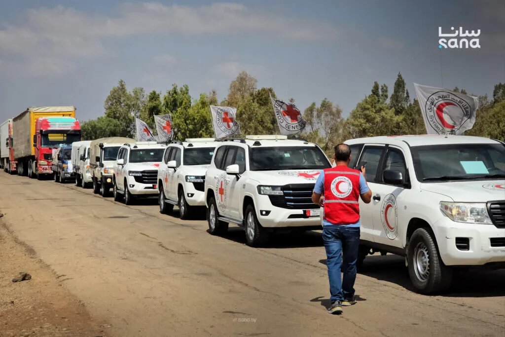 وصول قافلة مساعدات إغاثية جديدة إلى السويداء عبر ممر بصر الحرير الإنساني