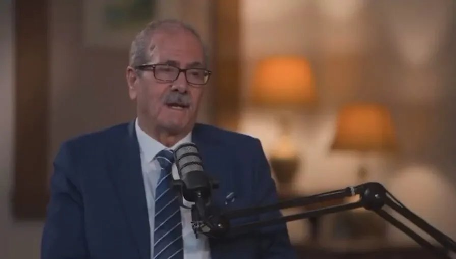 والد أحمد الشرع يثير جدلاً بتصريحات عن نسب العائلة وحوار حول معركة حلب