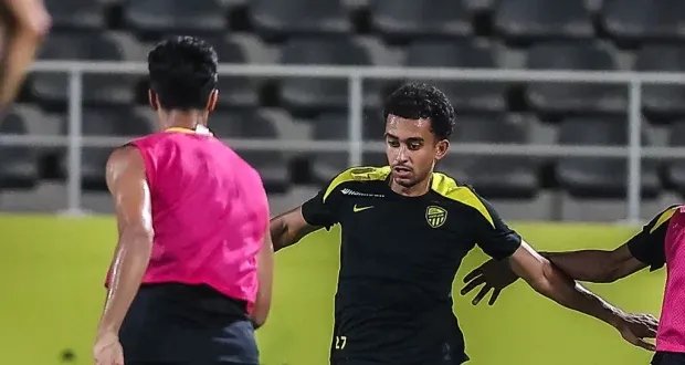 الدوري السعودي ينطلق: بنزيمة في تحدٍ، رونالدو يترقب، والهلال يعزز صفوفه بالنجوم