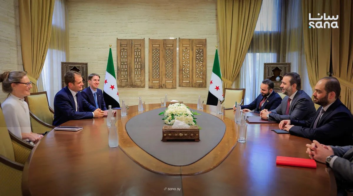 وزير الخارجية السوري يبحث مع مسؤول بريطاني تعزيز العلاقات الثنائية والقضايا الإقليمية