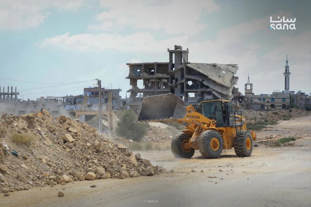 درعا: حملة لصيانة الإنارة وفتح الطرقات لتحسين الخدمات وتسهيل حركة الأهالي