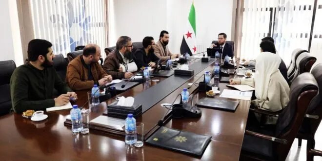 وزير التنمية الإدارية يبحث آليات تعزيز الأداء المؤسسي وتطوير العمل الحكومي