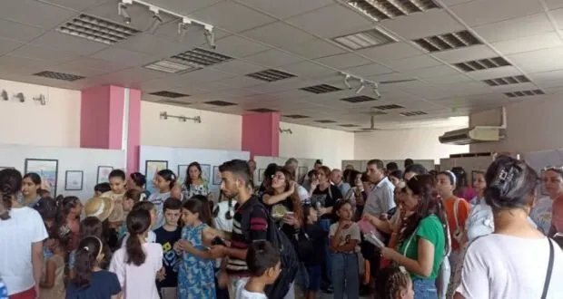 إبداعات طفولية تضيء اللاذقية: معرض "ريشة إبداع صغيرة" يلامس الأحلام