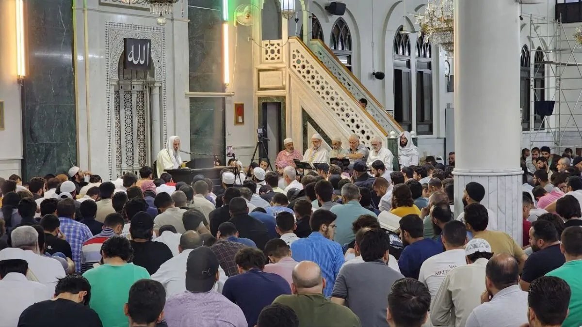 بعد احتجازه في تركيا: الشيخ عبد الرزاق المهدي يعود إلى دمشق