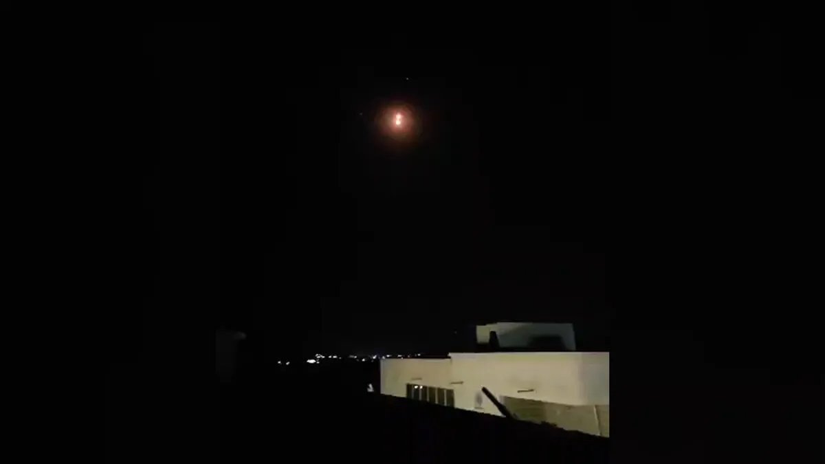 غارات إسرائيلية تستهدف مواقع عسكرية في ريف دمشق وتثير انفجارات عنيفة