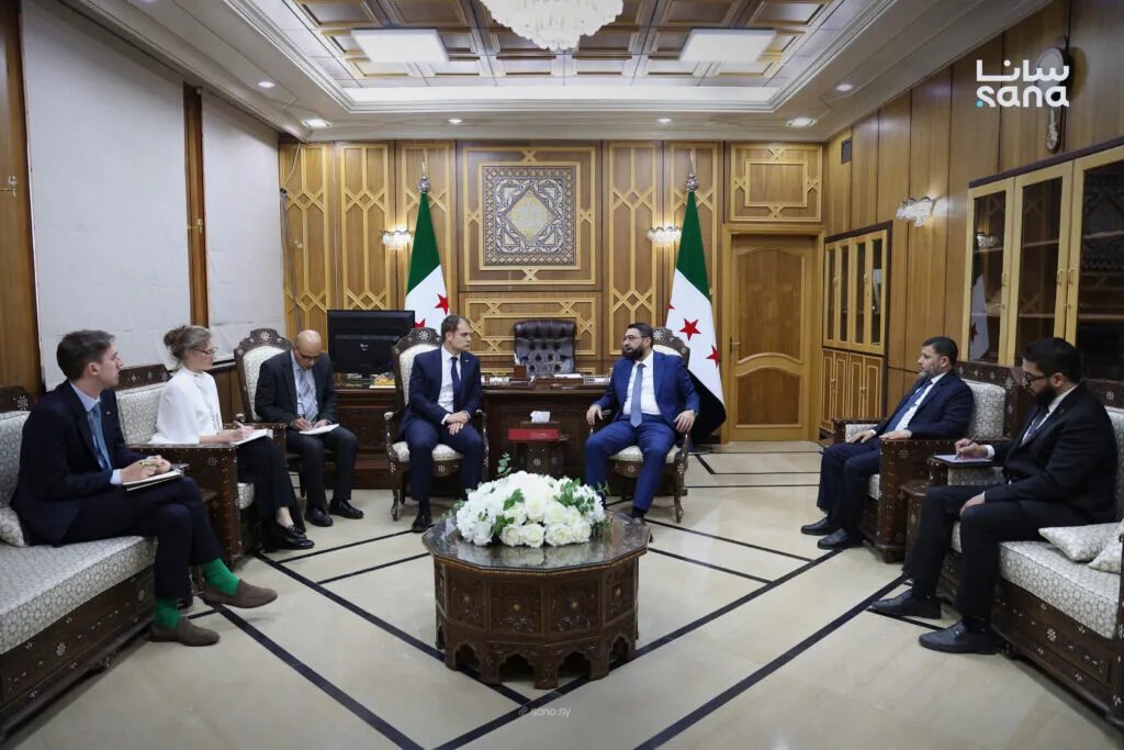 سوريا وبريطانيا تعززان التعاون القضائي وتؤكدان على سيادة القانون