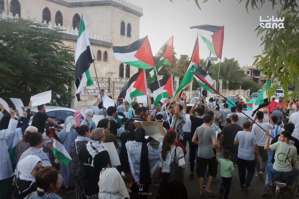 حمص: مسيرة شعبية تندد بجرائم الاحتلال الإسرائيلي وتضامناً مع فلسطين