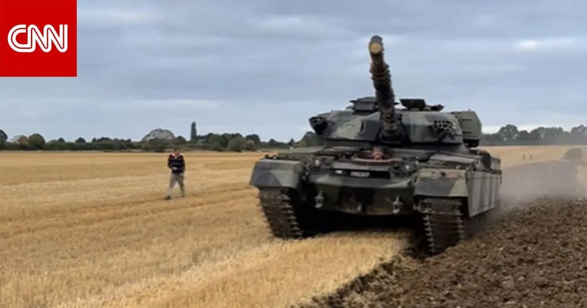 حقيقة فيديو الدبابة التي تحرث أرضًا في سوريا: قصة المؤثر البريطاني