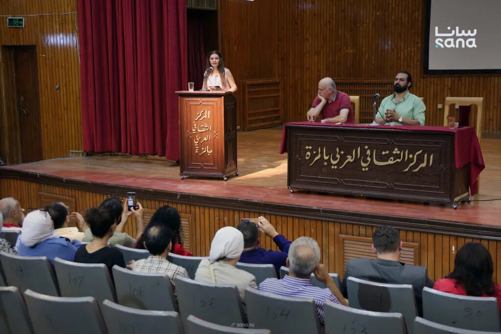 زينب حسين توقع مجموعتها الشعرية "كاف لكوني" في أمسية ثقافية بدمشق