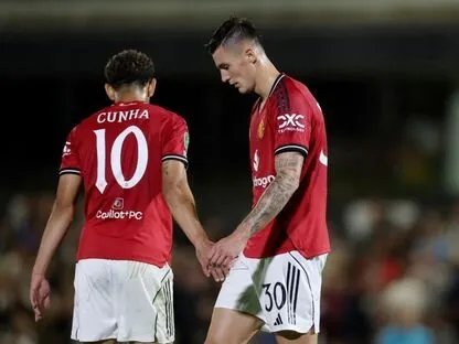 مفاجأة مدوية: غريمسبي يطيح بمانشستر يونايتد من كأس الرابطة بركلات الترجيح