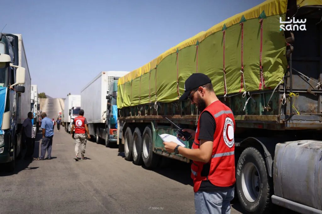 وصول أول قافلة مساعدات إنسانية إلى السويداء عبر طريق دمشق