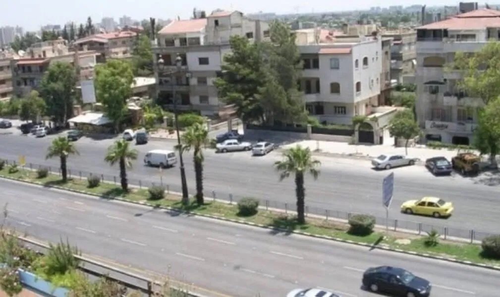 دمشق: اقتحام حي السومرية بالسيوف واعتقالات وحملة تهجير قسري بإجراءات مبهمة