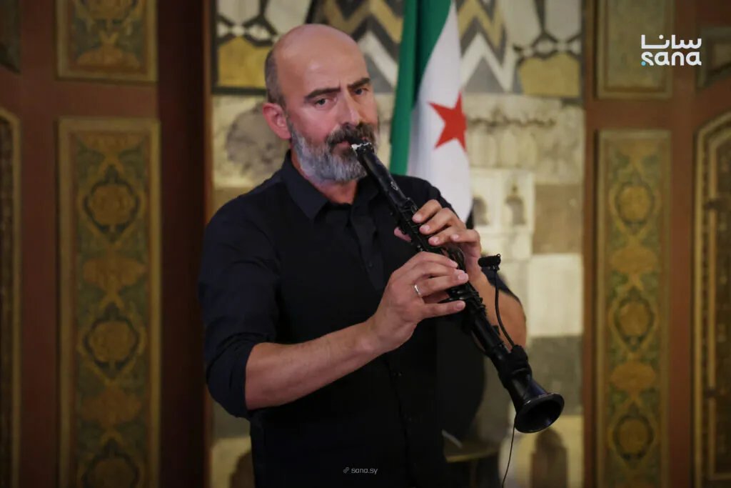 كنان العظمة يعود إلى دمشق بنغمات مستوحاة من معاناة وأمل السوريين