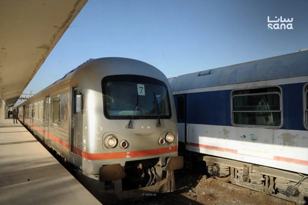 استجابة للإقبال المتزايد: استئناف رحلات قطار الركاب إلى معرض دمشق الدولي مجاناً