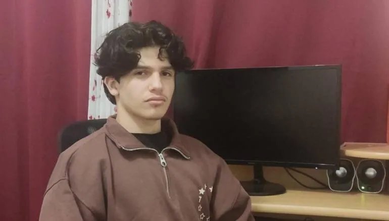 زيد سرحان: من الغوطة الشرقية إلى منصة التتويج بطلًا لفرنسا في تحدي القراءة العربي