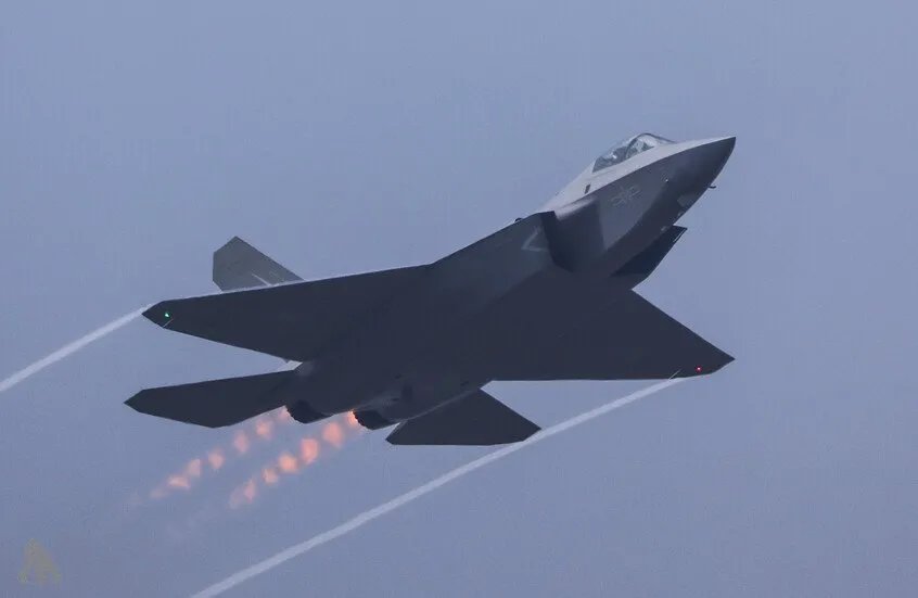 مأساة في بولندا: تحطم طائرة حربية ومقتل قائدها خلال عرض جوي في رادوم