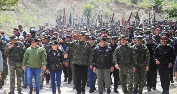 مادورو يقلل من احتمالية الغزو الأمريكي لفنزويلا وسط تصاعد التوتر