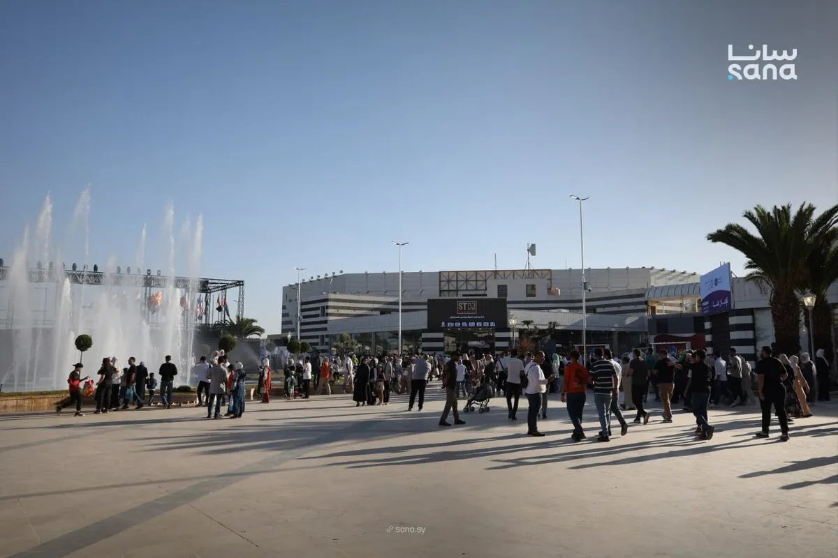 إقبال جماهيري واسع على معرض دمشق الدولي في يومه الثالث وفعاليات ثقافية متنوعة