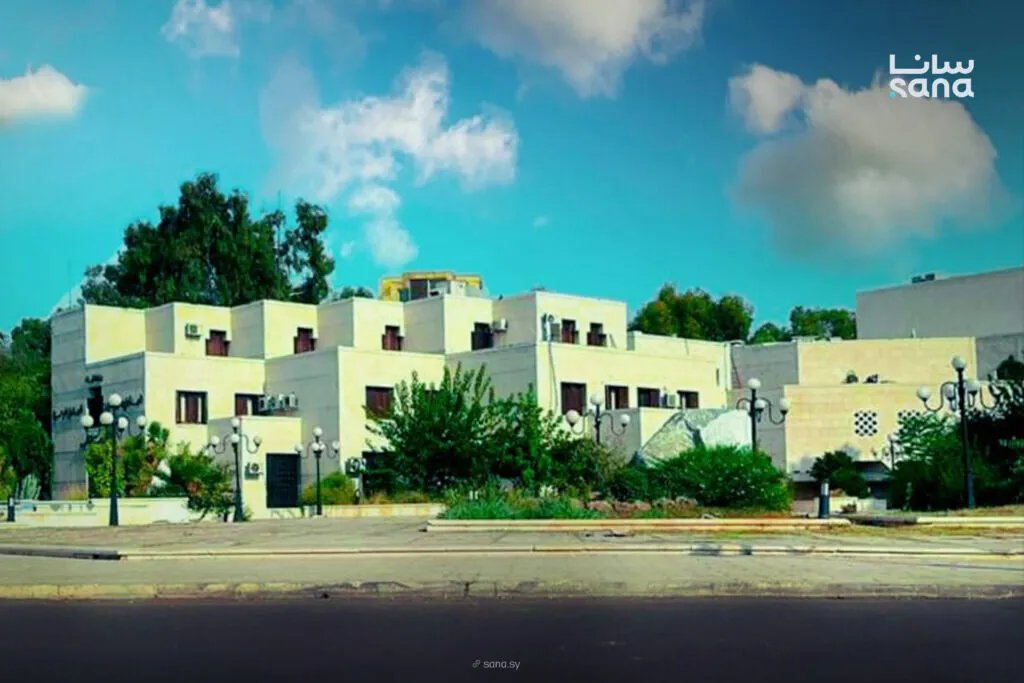 أزمة في المعهد العالي للفنون المسرحية بدمشق: الأساتذة يعلقون التدريس احتجاجاً على الظروف الإدارية