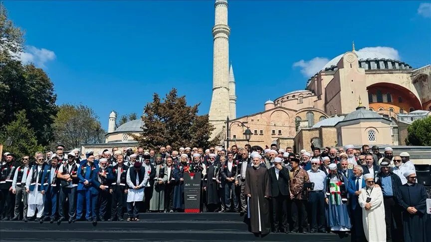 مؤتمر إسطنبول يختتم فعالياته بمطالبة بوقف العدوان الإسرائيلي وفتح ممرات إنسانية إلى غزة