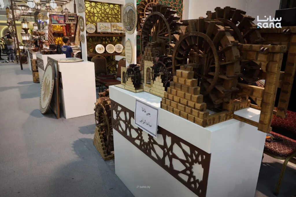 معرض دمشق الدولي: جناح وزارة السياحة يجمع أصالة الحرف اليدوية وإبداعات الحاضر