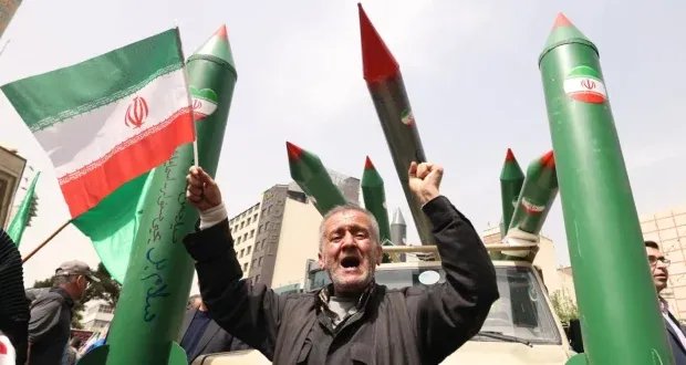 قلق إسرائيلي متزايد من "شرعنة" نووي إيران: هل تدفع تل أبيب ثمن "سذاجة" واشنطن في المفاوضات؟