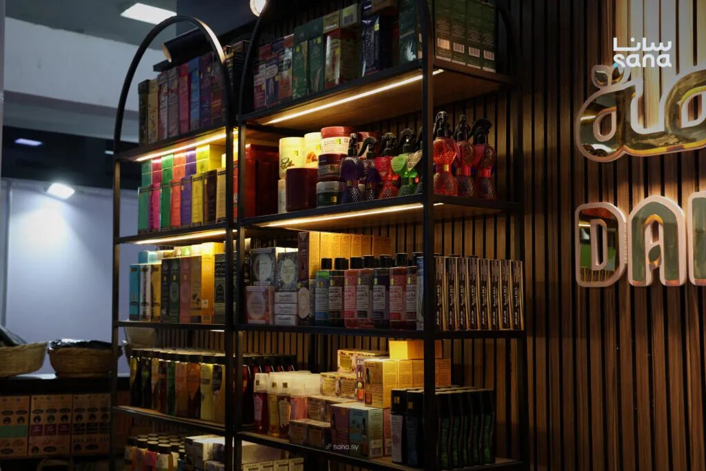 إقبال كثيف على الصناعات التجميلية السورية في معرض دمشق الدولي يعكس جودتها ودعمها للاقتصاد