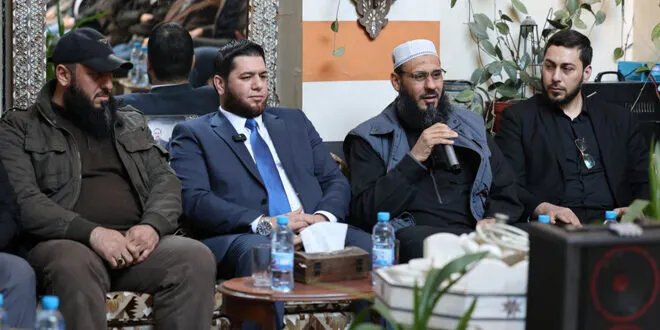 لقاء ودي يجمع مسؤولاً سياسياً بوجهاء حي الأمين في منزل نزار قباني بدمشق