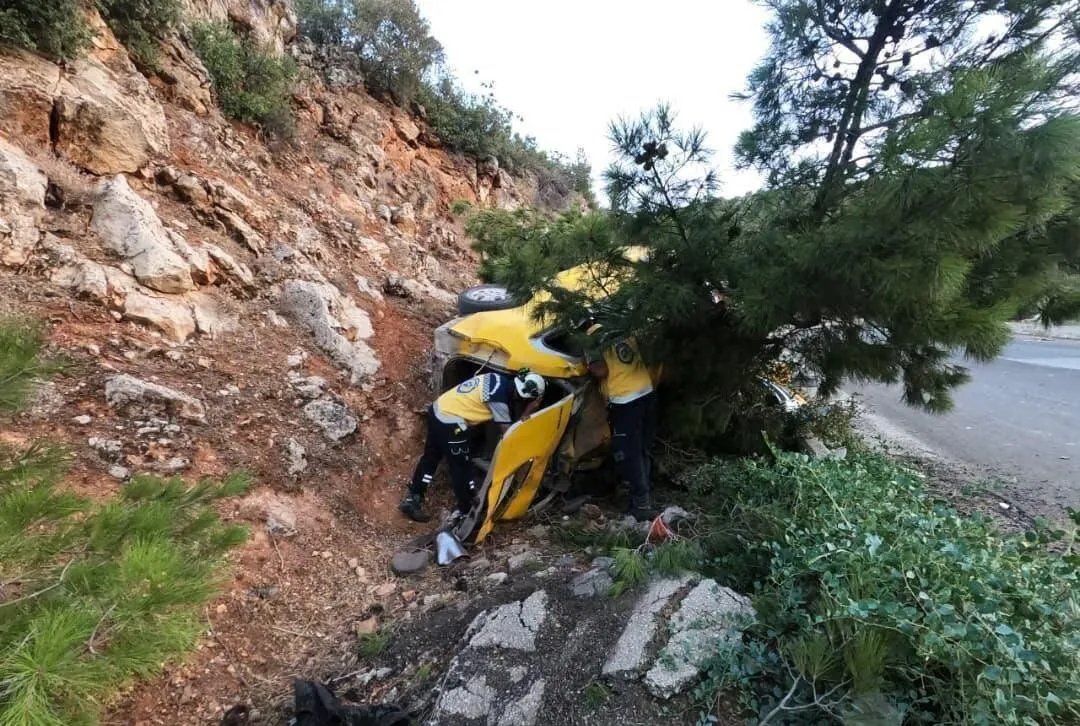 مصرع وإصابة في حادث انقلاب حافلة بريف حماة