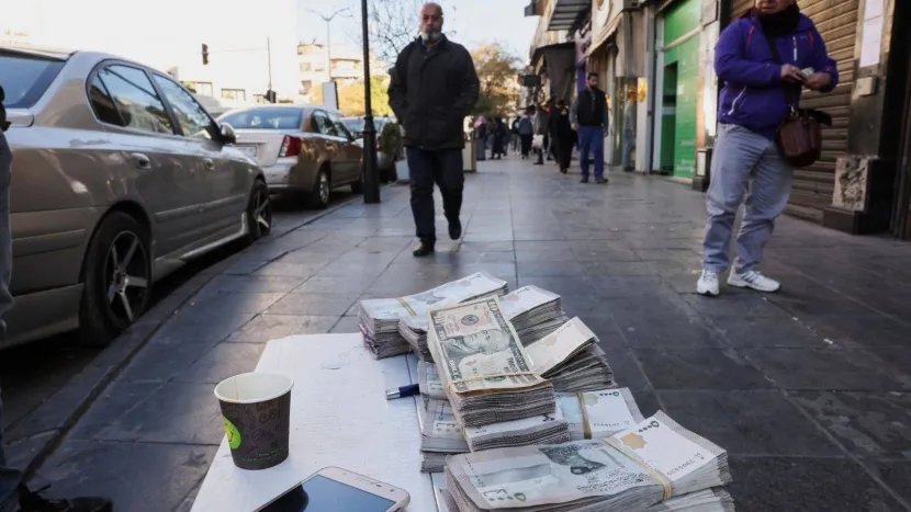 قفزة جديدة للدولار والذهب في السوق السوداء السورية: أسعار الصرف ليوم الثلاثاء 15 نيسان 2025