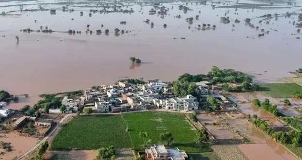 باكستان: إجلاء نصف مليون شخص في البنجاب جراء الفيضانات والأمطار الغزيرة