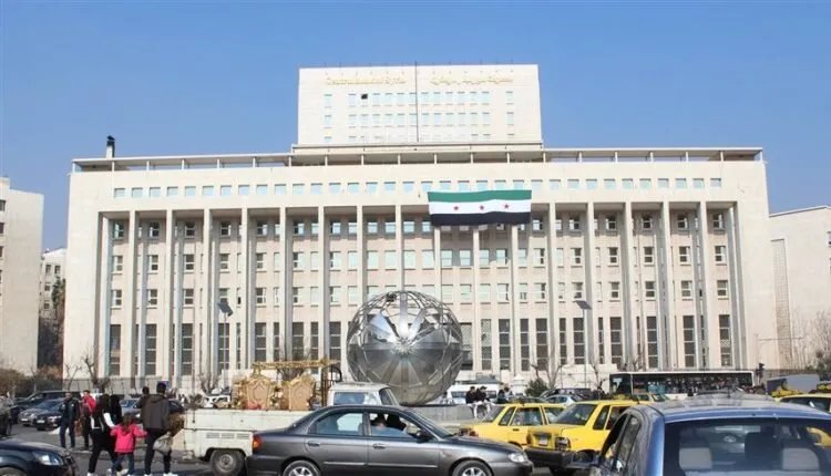 خبير اقتصادي: العقوبات المصرفية تعرقل العمليات المالية في سوريا وتزيد التكاليف