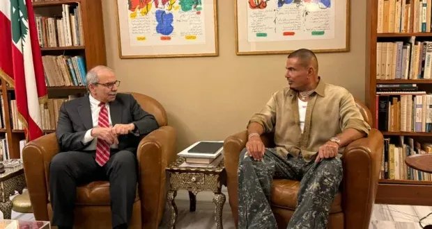 نواف سلام يستقبل عمرو دياب: بيروت ترحب بك يا نجم