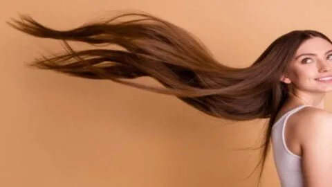 شعركِ يتألق: 8 أطعمة خارقة لنمو شعر قوي وصحي