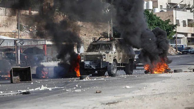 تصاعد التوتر في الضفة الغربية: الاحتلال الإسرائيلي يعتقل تسعة فلسطينيين ويقتحم الأقصى