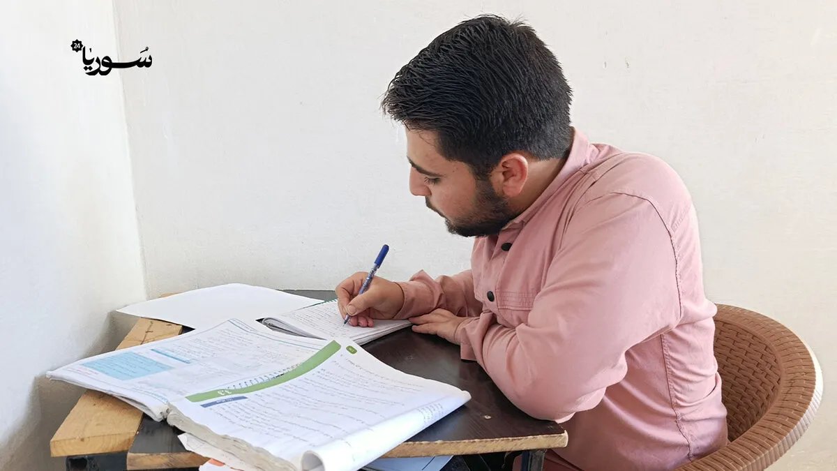 قصة تحدي وإصرار: أحمد الإسماعيل يتفوق ويحصد العلامة الكاملة رغم النزوح