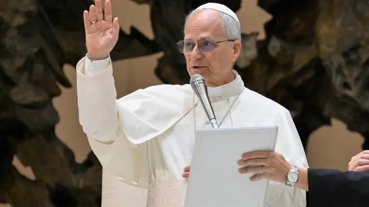 بابا الفاتيكان يطلق نداءً عالمياً لإنهاء 'وباء' انتشار الأسلحة وحماية الأطفال