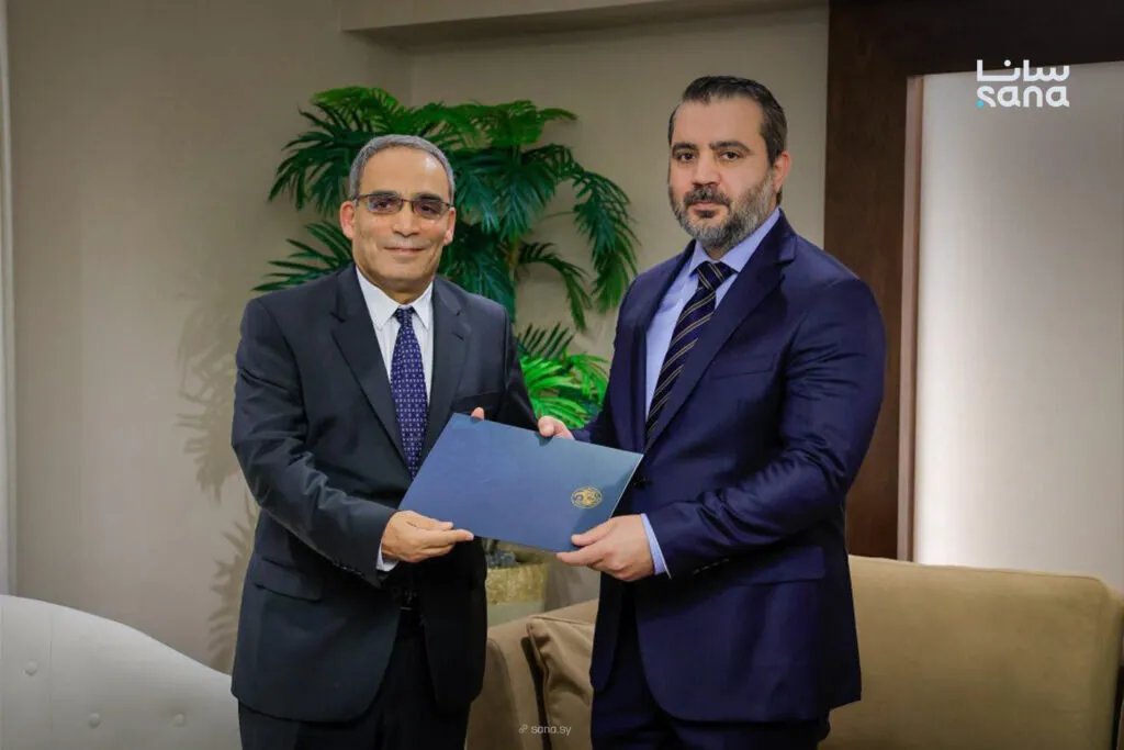 وزير الخارجية السوري يتسلم أوراق اعتماد السفير الجزائري الجديد