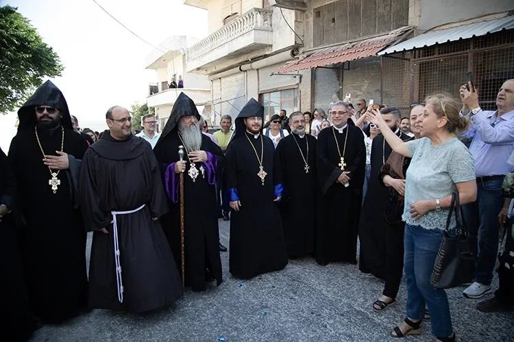 بعد 14 عاماً من الانقطاع: إعادة افتتاح كنيسة القديسة آنا في اليعقوبية بريف إدلب