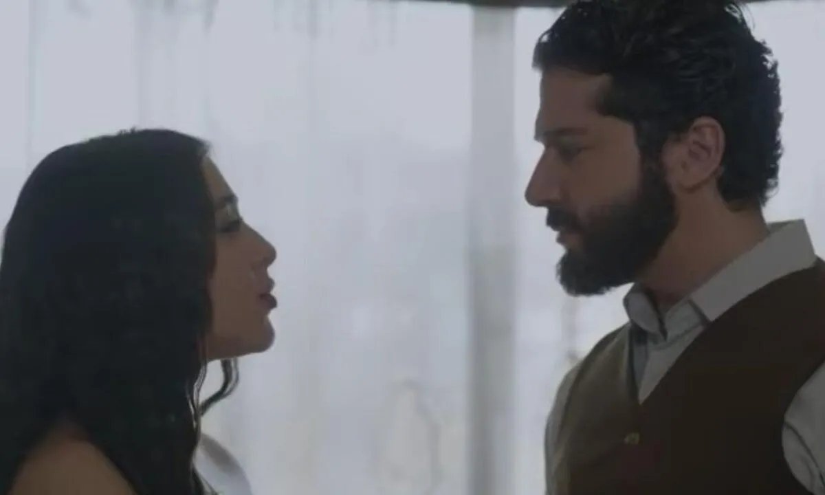 مسلسلات تركية معربة تجتاح الشاشات السورية: "أنت اطرق بابي" و "ابنة السفير" قريباً